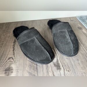NEW Ugg Slippers - Size 9